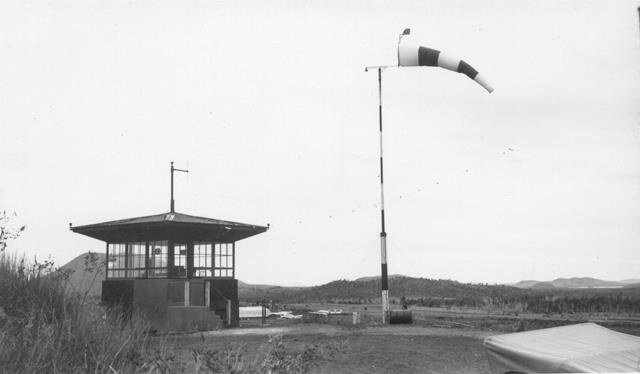 22_Nouméa-La Tontouta,1ère tour de contrôle dans les années 1940. ANC 1_Num_5-062